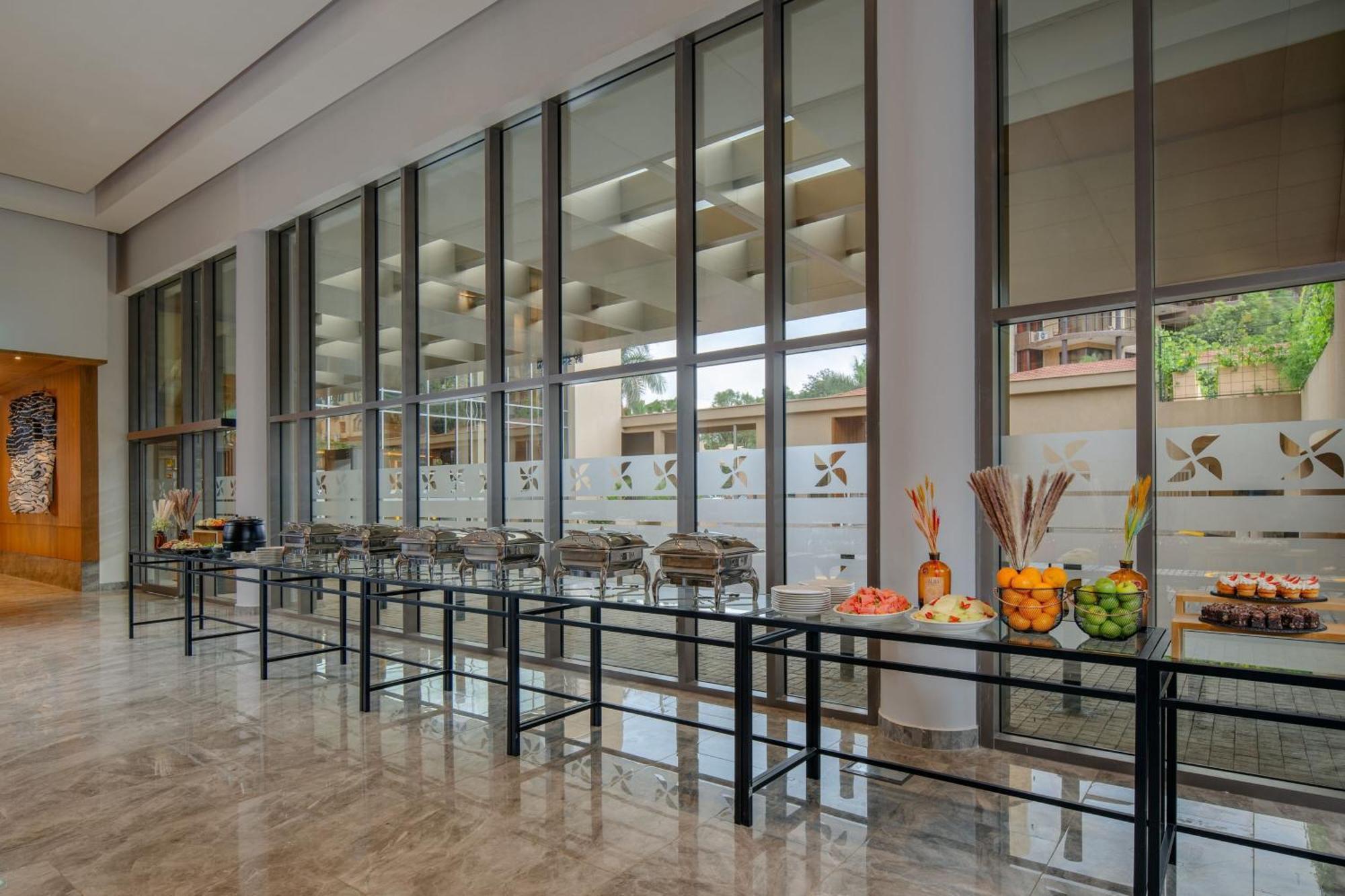 Four Points By Sheraton Kampala Exteriör bild