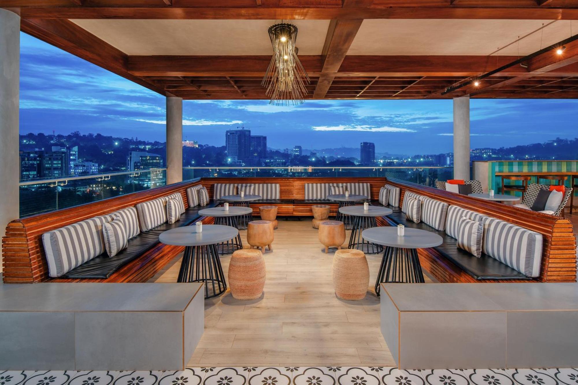 Four Points By Sheraton Kampala Exteriör bild
