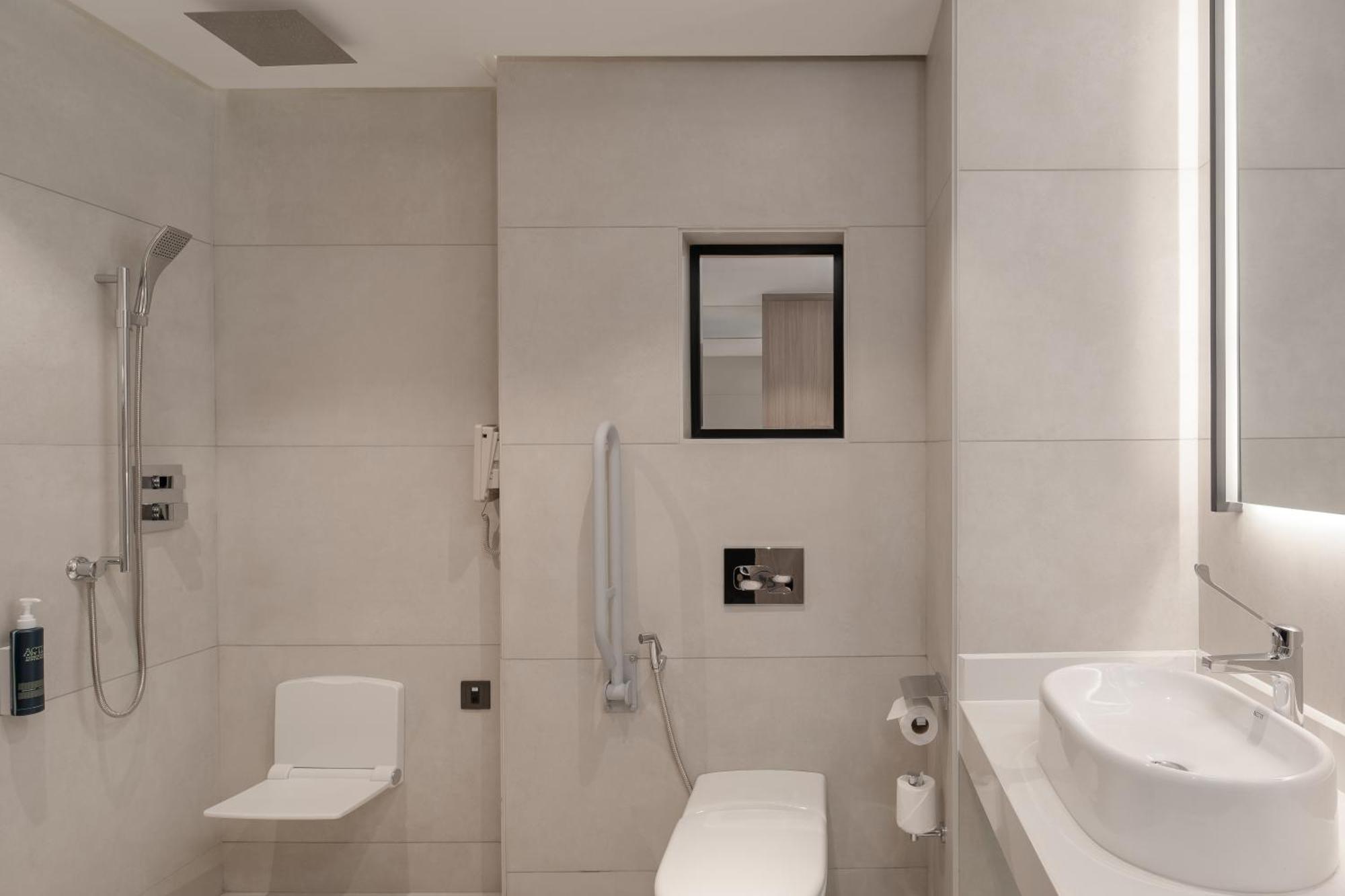 Four Points By Sheraton Kampala Exteriör bild